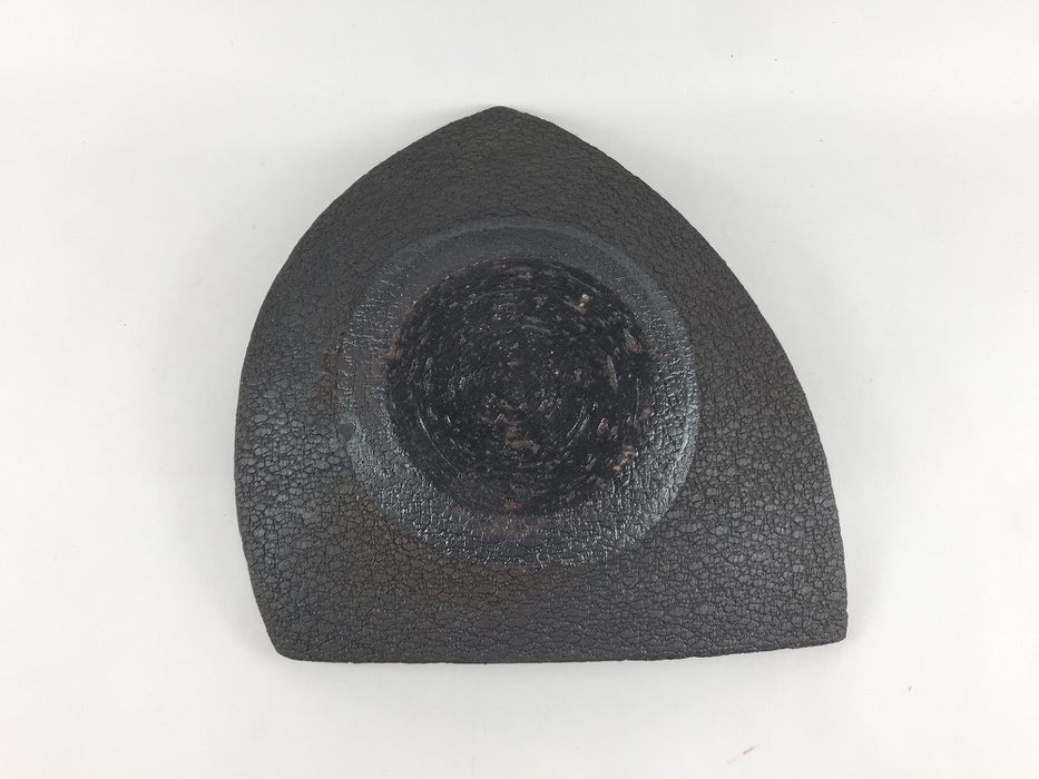 【SALE】三角中皿(黒土緑ビードロ)　17cm　美濃焼【訳あり】