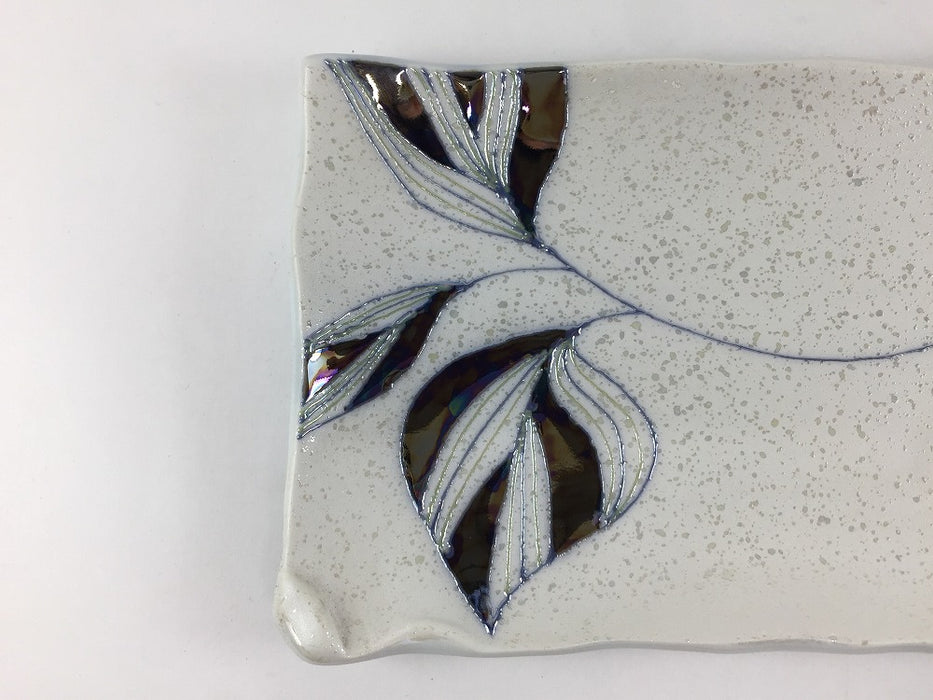 【SALE】31.5cm渕ツマミ長皿.光彩紺葉文　有田焼【訳あり】