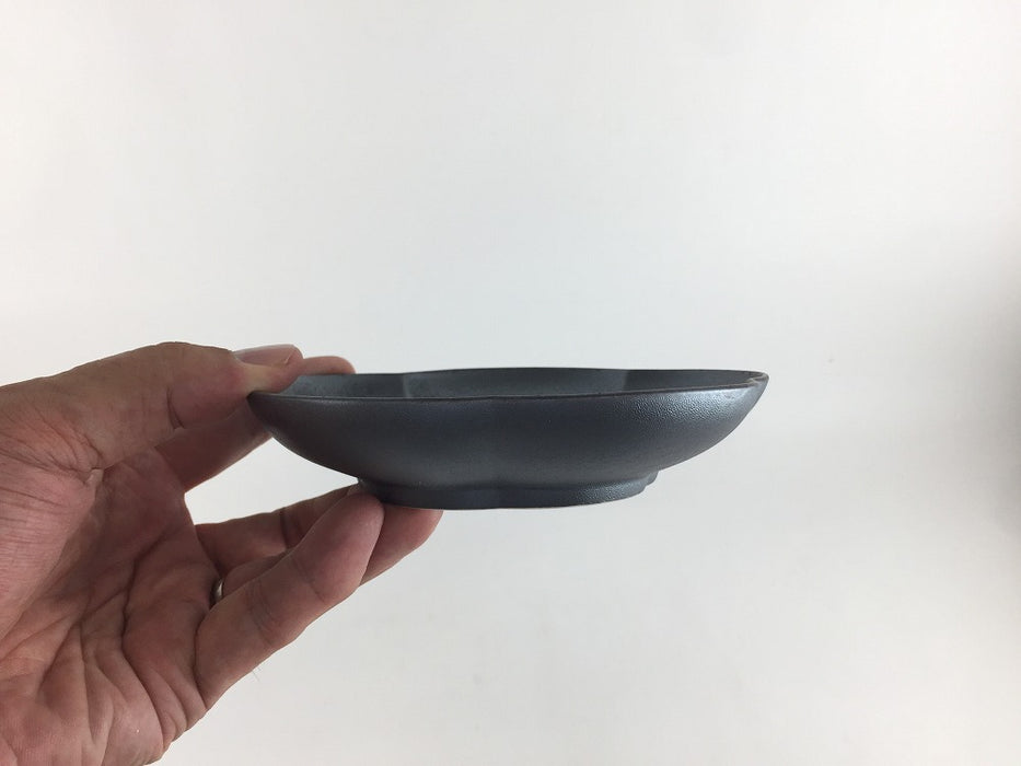 【SALE】15cm梅皿.黒結晶　有田焼【訳あり】