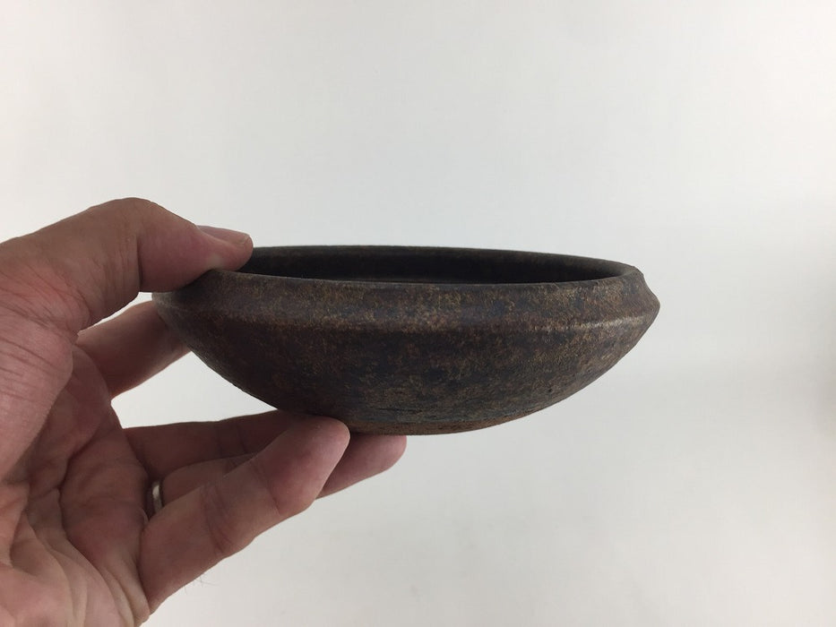 【SALE】【直火可】手作り)15cm丸鍋.黒土金彩　有田焼【訳あり】