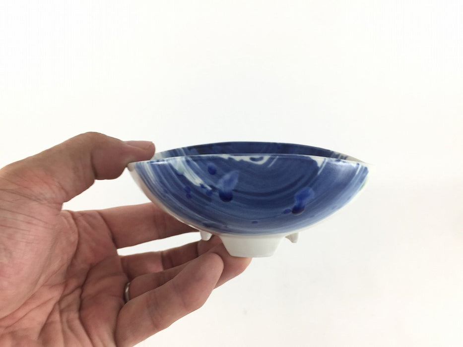 【SALE】12cm三ツ足楕円小鉢.藍刷毛緑水　有田焼【訳あり】