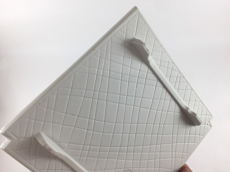 【SALE】板違角皿.白吹金流水　19cm　有田焼【訳あり】