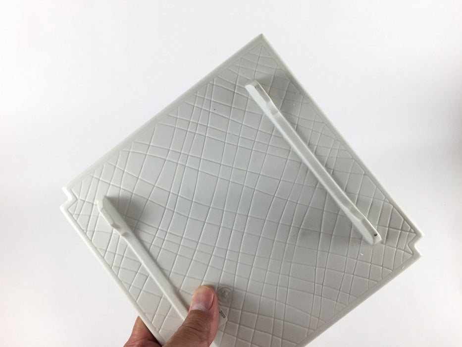 【SALE】板違角皿.白吹金流水　19cm　有田焼【訳あり】