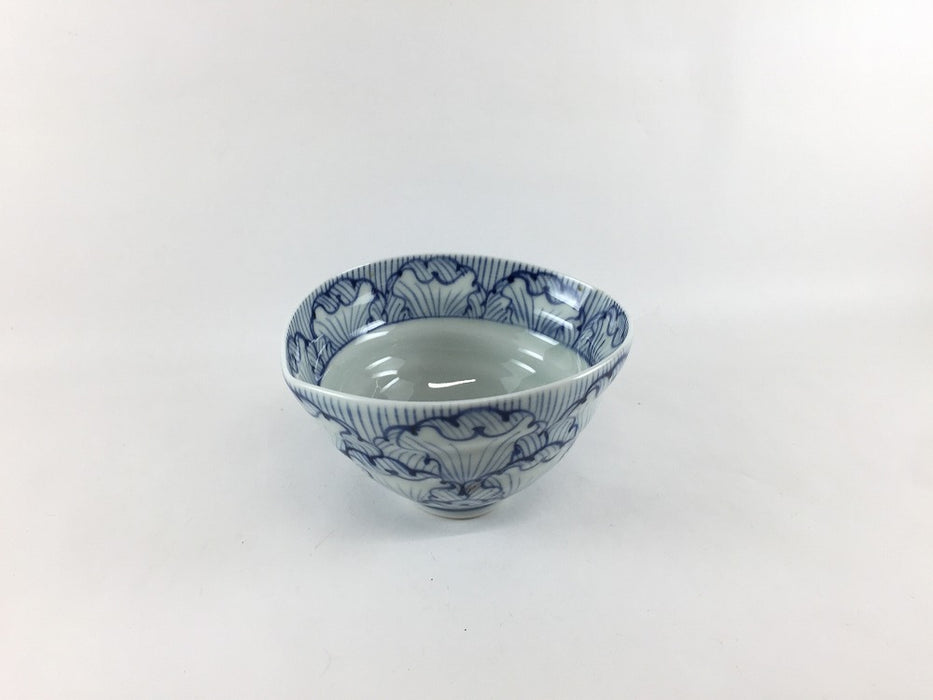 【SALE】染付花弁紋手造りニ方ナブリ小鉢　12cm　有田焼【訳あり】