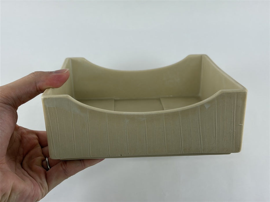 【SALE】17cm正角市松彫箱向.刷毛ｸﾘｰﾑ色(A/B/C)　有田焼【訳あり】