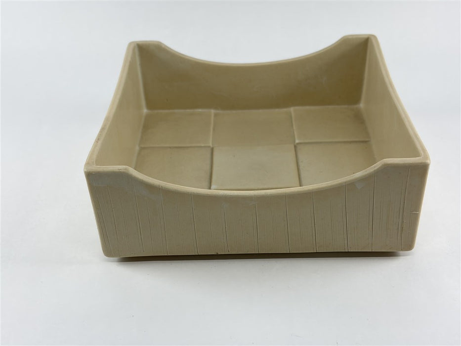 【SALE】17cm正角市松彫箱向.刷毛ｸﾘｰﾑ色(A/B/C)　有田焼【訳あり】