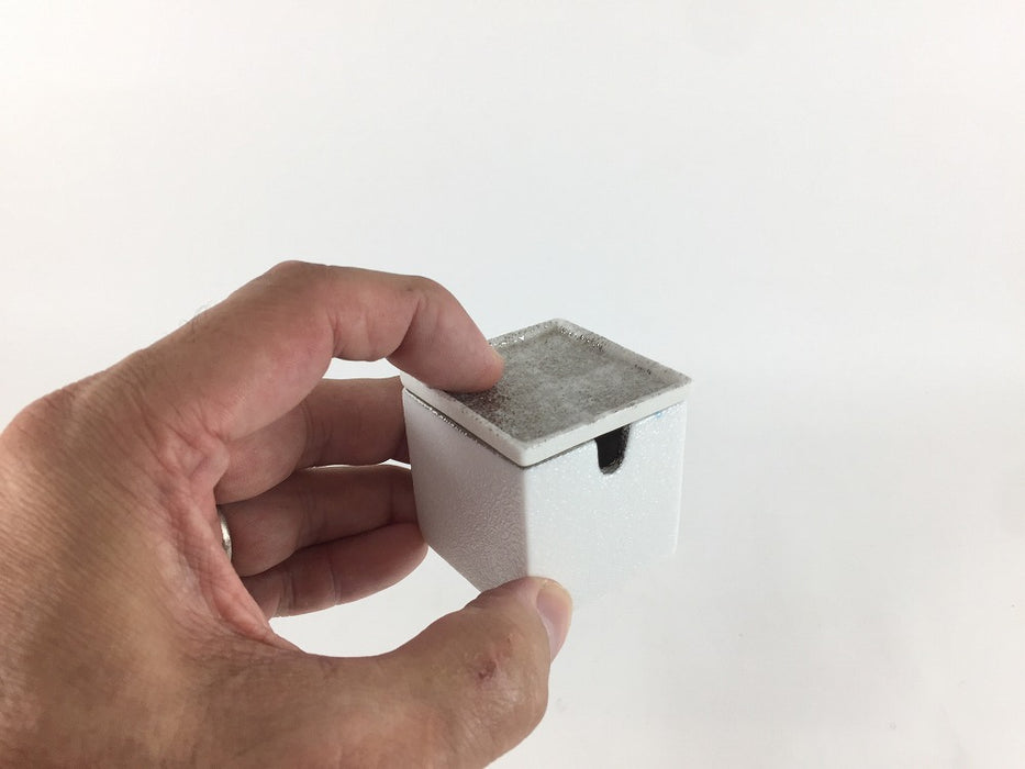 【SALE】角柱薬味箱.雪白銀　5cm　有田焼【訳あり】