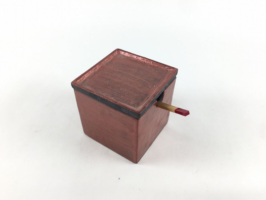 【SALE】角柱薬味箱.黒結晶赤　5cm　有田焼【訳あり】