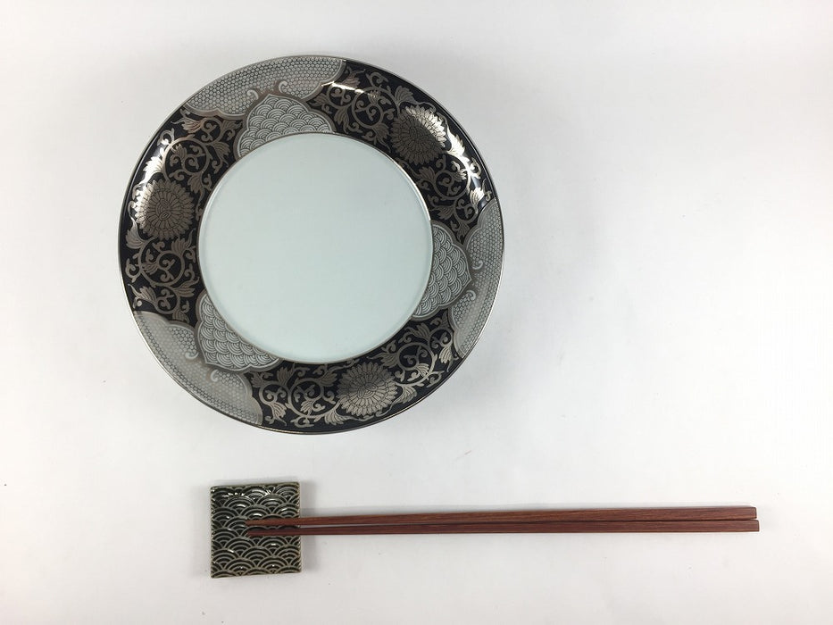 【SALE】17cmリム皿.黒銀彩菊華紋　有田焼【訳あり】