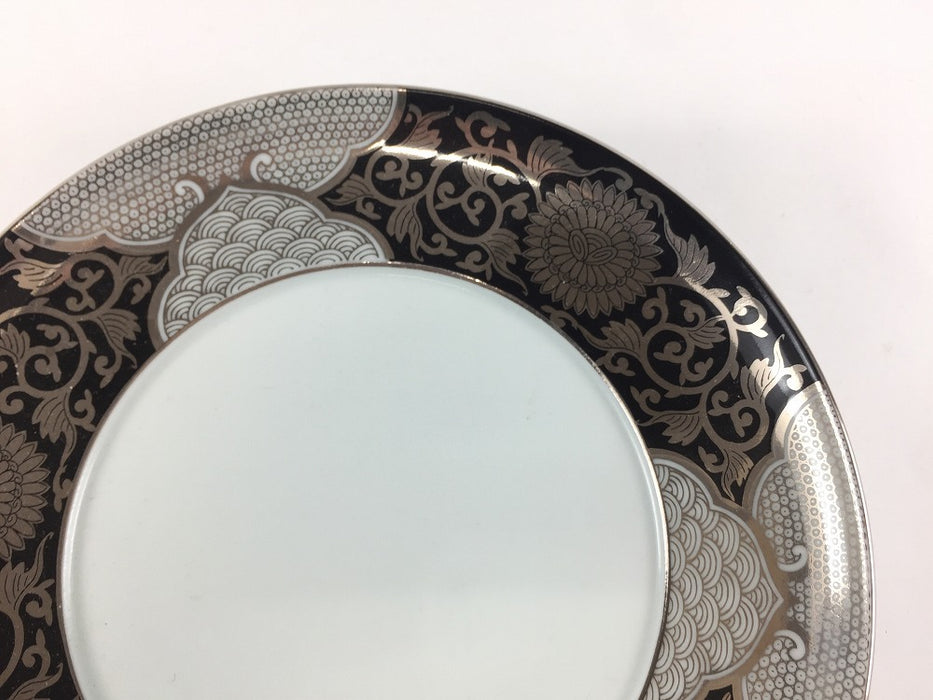 【SALE】17cmリム皿.黒銀彩菊華紋　有田焼【訳あり】