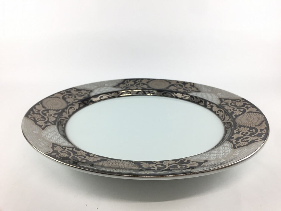 【SALE】26cmリム皿.黒銀彩菊華紋　有田焼【訳あり】