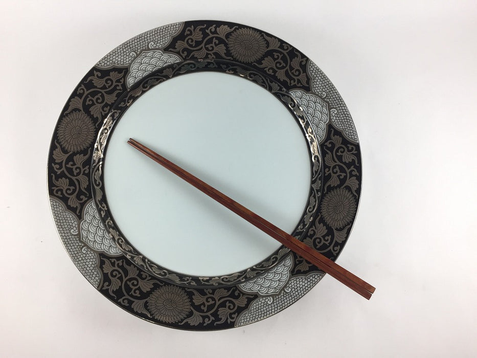 【SALE】26cmリム皿.黒銀彩菊華紋　有田焼【訳あり】