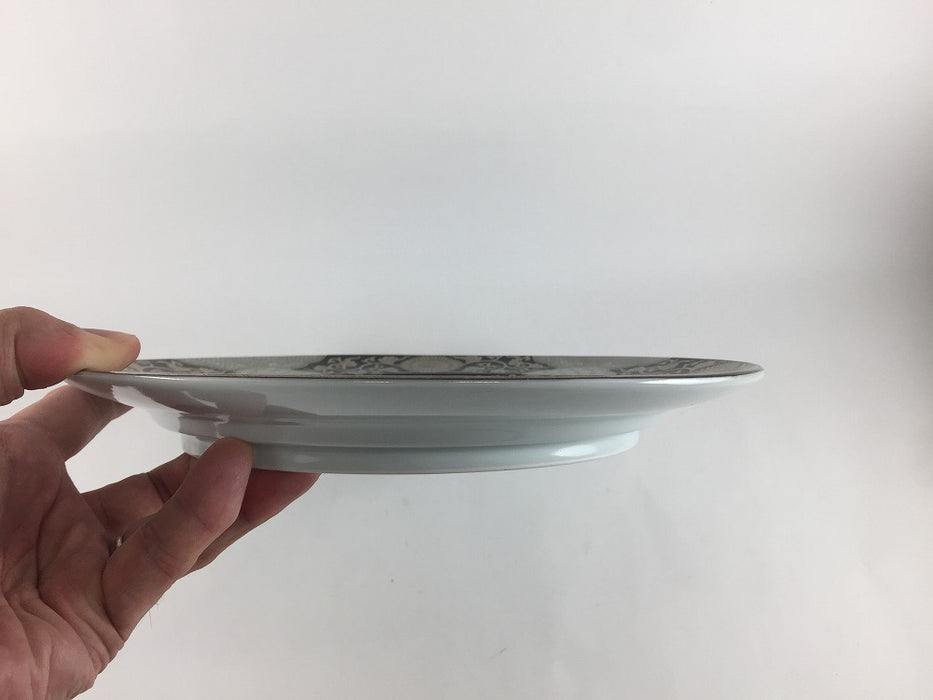 【SALE】26cmリム皿.黒銀彩菊華紋　有田焼【訳あり】
