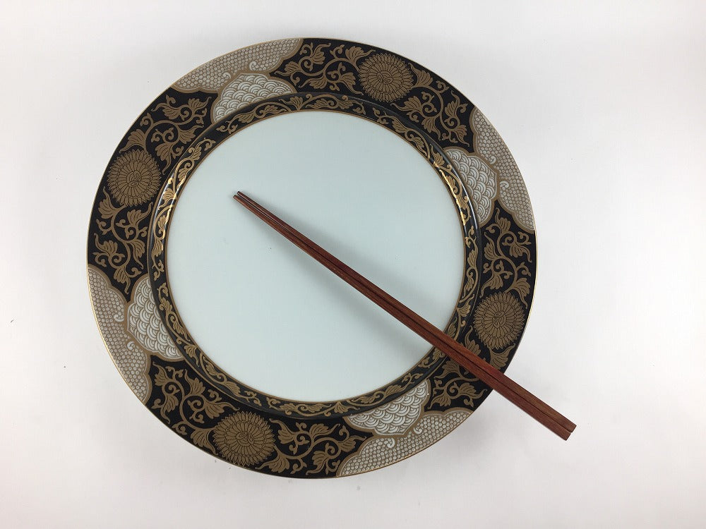 SALE】26cmリム皿.黒金彩菊華紋 有田焼【訳あり】 — 佐賀有田