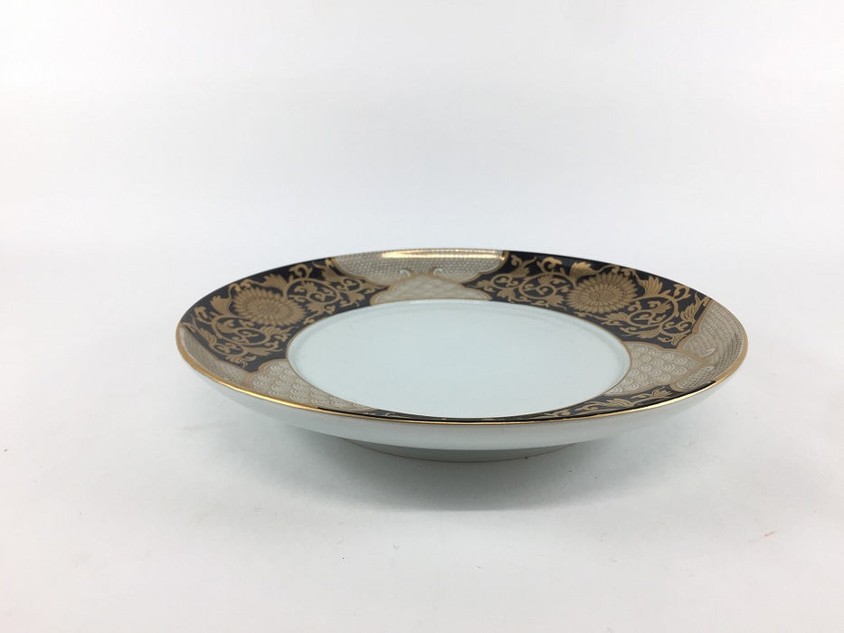 【SALE】17cmリム皿.黒金彩菊華紋　有田焼【訳あり】