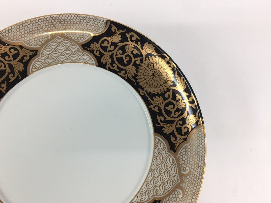 【SALE】17cmリム皿.黒金彩菊華紋　有田焼【訳あり】