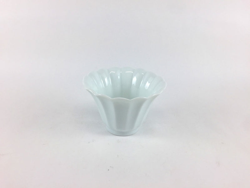 薄渕8cm菊小鉢 白磁 有田焼 (j.R) — 佐賀有田 ギャラリーつじ信