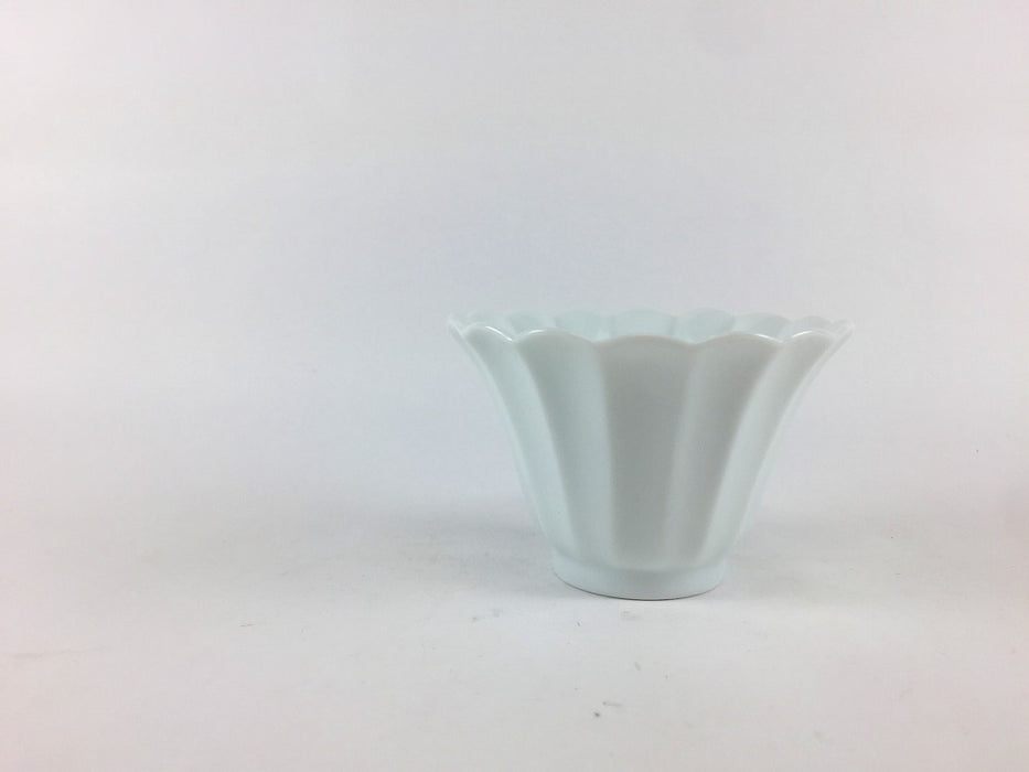 薄渕8cm菊小鉢　白磁　有田焼　(j.R)