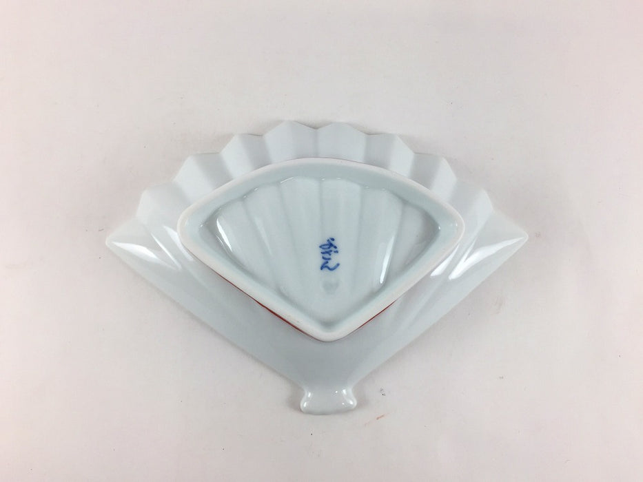 窓絵菊花文　扇型皿　16.5cm　吉田焼(肥前有田焼)　(j.R)