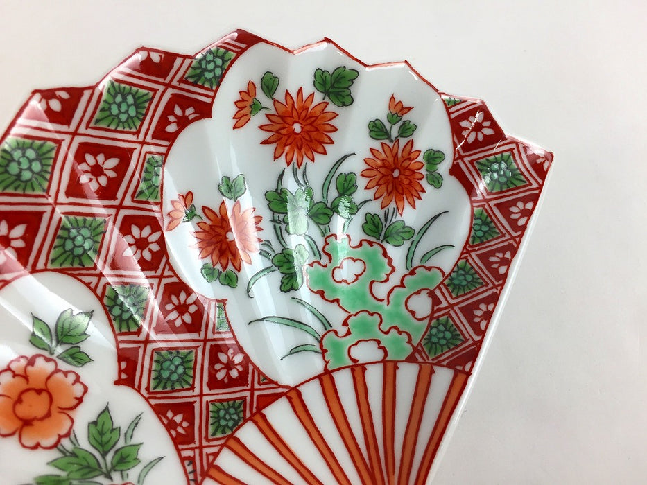窓絵菊花文　扇型皿　16.5cm　吉田焼(肥前有田焼)　(j.R)