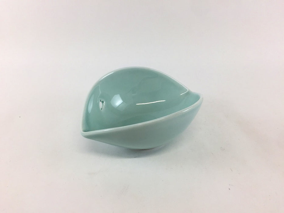 【SALE】青磁　花びら透し笠型小中付　11cm　有田焼【訳あり】