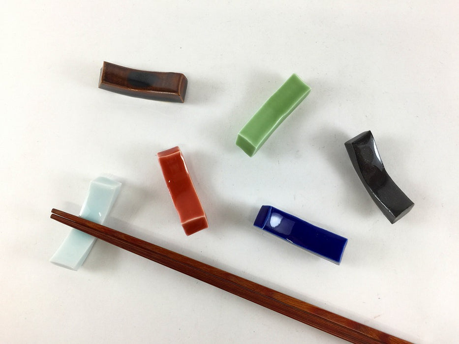 【SALE】手造ミニ箸置　(青白/赤/アメ/黄緑/ルリ/黒)　4.5cm　有田焼【訳あり】