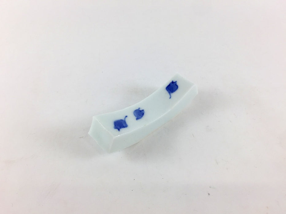 【SALE】手造箸置　(メダカ/花鳥/市松/花びら)　6cm　有田焼【訳あり】