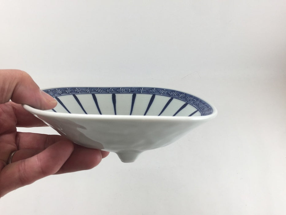 【SALE】雷紋.三つ足皿　16cm　波佐見焼【訳あり】