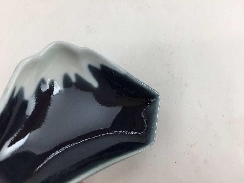 富士山型手塩皿　冠雪(赤/藍)　8cm　有田焼(j.R)