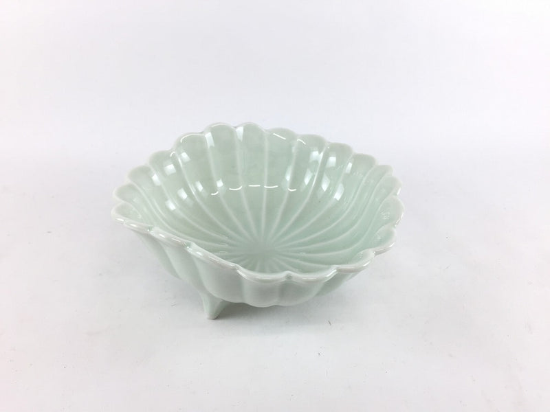 SALE】菊割三ツ足小鉢 青磁 13cm 三川内焼【訳あり】 — 佐賀有田