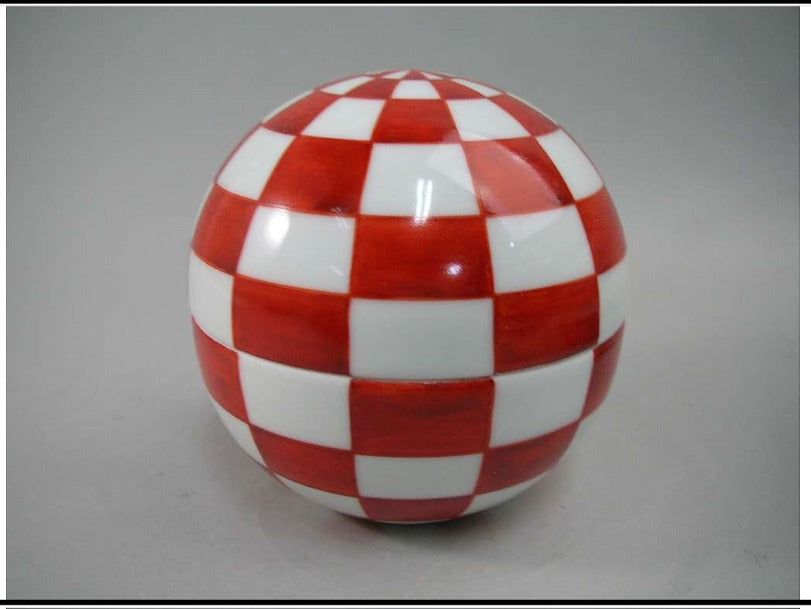 95玉蓋物　赤市松　9cm　有田焼(j.R)