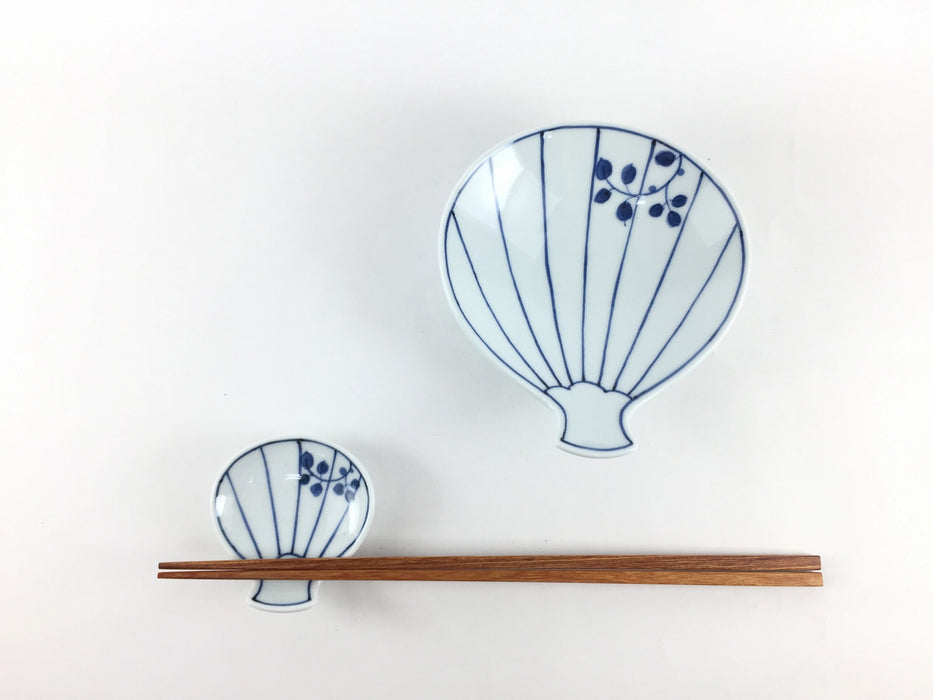 うちわ豆皿(箸置)葉紋　伊万里焼