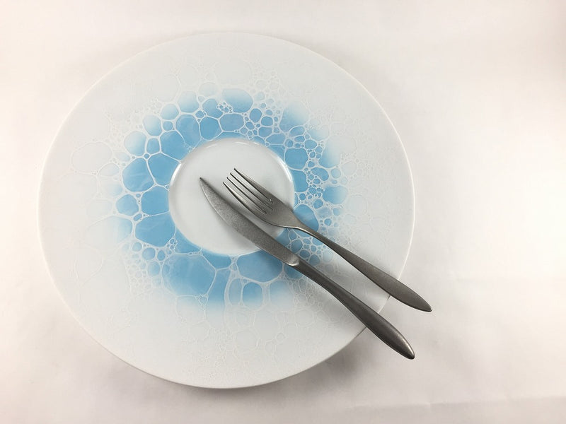 ワイドリムプレート30cm ブルー吹白泡 有田焼 (j.R) — 佐賀有田