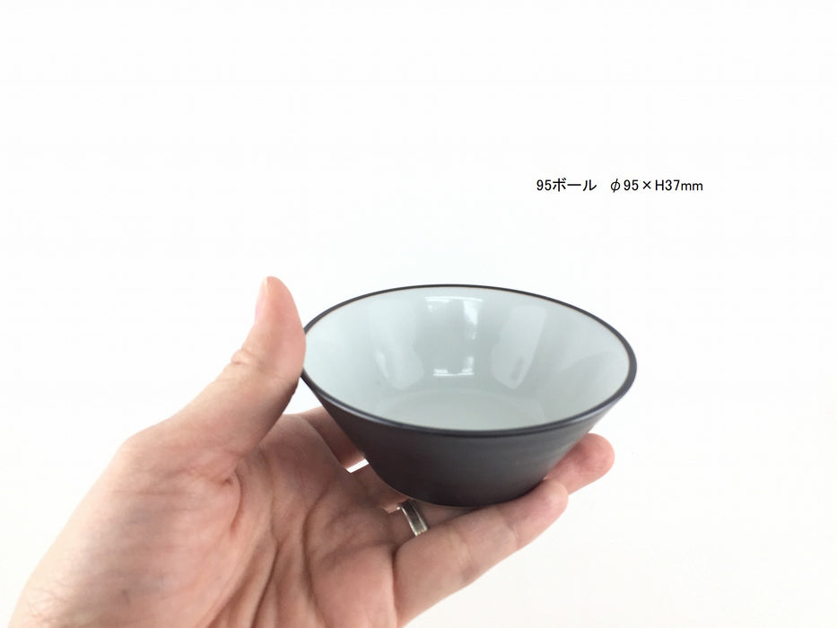 【SALE】175ボール(黒内白)　17.5cm　伊万里焼　