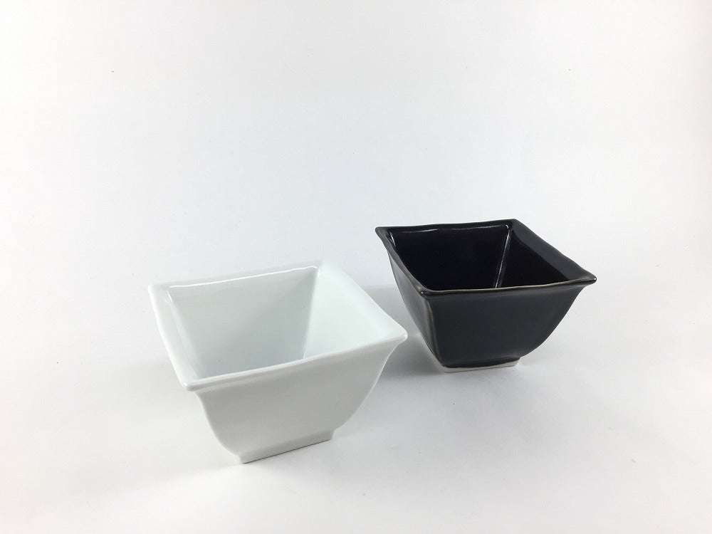 7.5cm角反小小鉢(白マット/黒マット) 有田焼【豆鉢/鉢】 — 佐賀有田